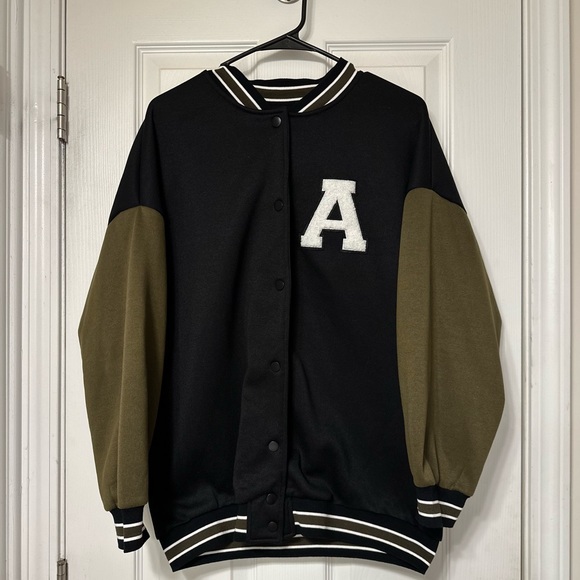 Color block Letter Patched Drop Shoulder Varsity Jacket - Never Worn - Size M - Picture 4 of 13